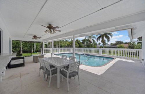 Luxurious Palm Beach Home - Photo 17