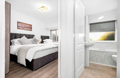 Marcot House Modern 5 bedroom house Solihull 10 mins drive from bhx & nec private off road parking - Foto 22