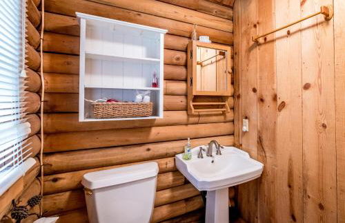 Creekside Hideaway Rustic Cabin - Secluded, Creekside Family Cabin - Foto 18