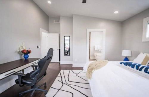 Luxury w/SoakTub* King with 3BR - Foto 35