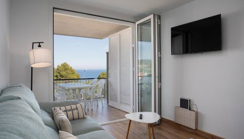 Apartament gran amb vistes al mar, piscina i pàrquing - Foto 2