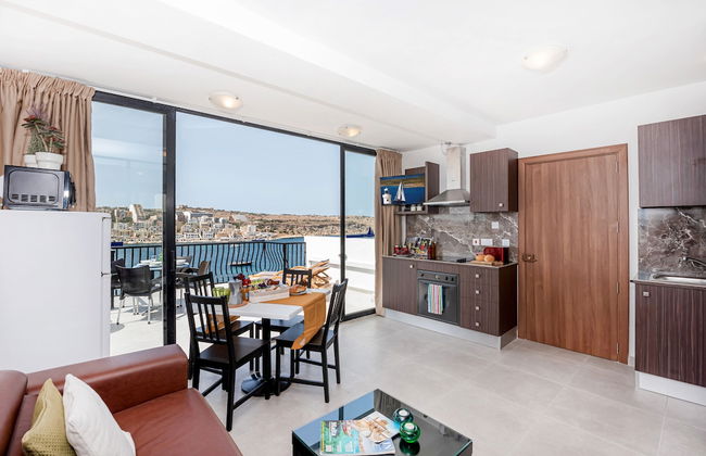 Harbour Lights Seafront Penthouse by Getaways Malta - Foto 7