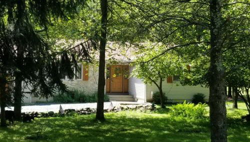 Serenity and Fun all in one in this Cozy Pocono Cabin - Foto 4