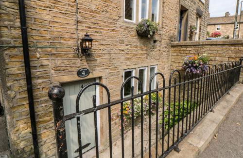 The Old Cobblers - Photo 2