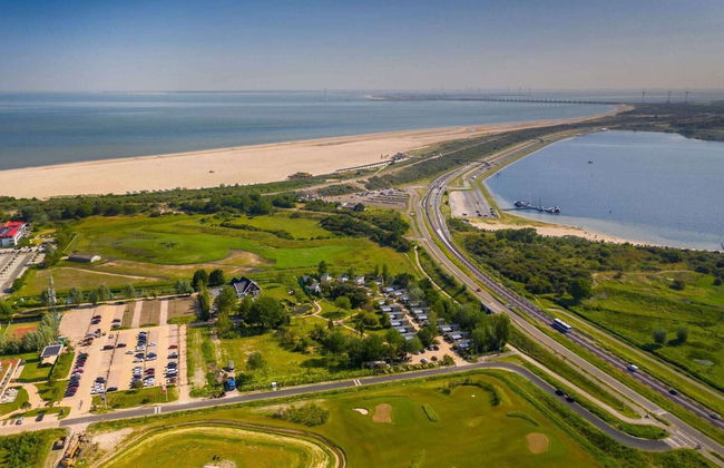 Chalet in Vrouwenpolder Near Banjaard Beach - Photo 2