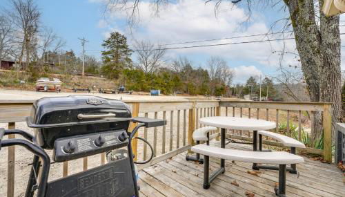 Lake and Trail Access Cape Fair Cottage with Deck - Foto 2