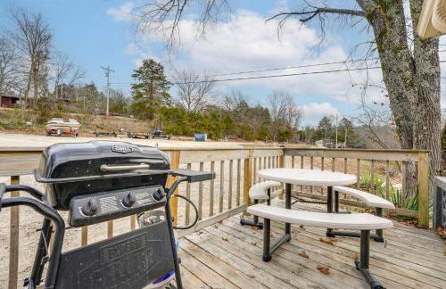 Lake and Trail Access Cape Fair Cottage with Deck - Foto 2