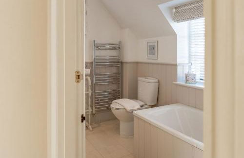 Jasmine Cottage - 2 Bedroom in Heart of Bourton! - Photo 34