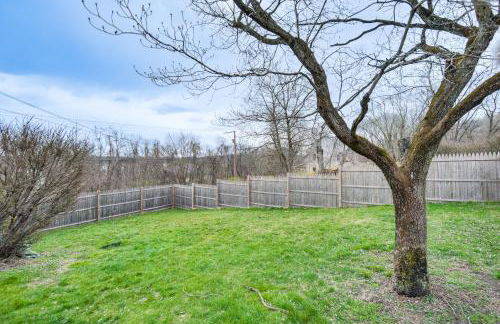 Pet and Family Friendly! Home with Fenced Yard and Deck - Foto 27