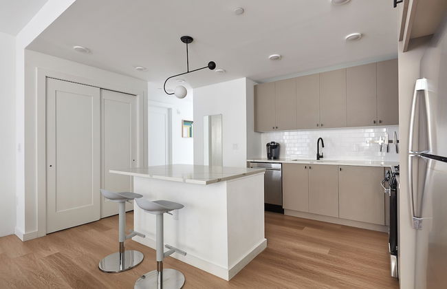 NEW Fab 4 BR - Outdoor Deck - gym - Mins to NYC - Foto 2