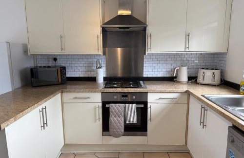 Contractors, Private Driveway for Multiple cars, Wifi, Long Stay - Photo 2