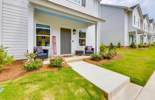 4 Mi to Auburn University Townhome with Fenced Yard - Foto 1