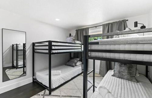 Luxury pool home near the beach! - Foto 50