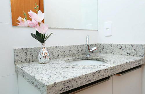 Cobertura Duplex no Campeche Florianópolis, 2 quartos com ar-condicionado, 3 banheiros, WiFi 1Gb, Cozinha completa, Estacionamento, Amplo terraço coberto com churrasqueira - Foto 6