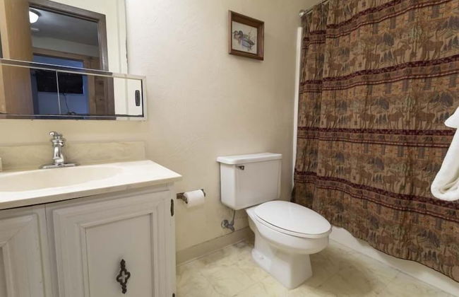 Seven Springs 3 BR Deluxe Condo, Near Golf Course by RedAwning - Photo 13