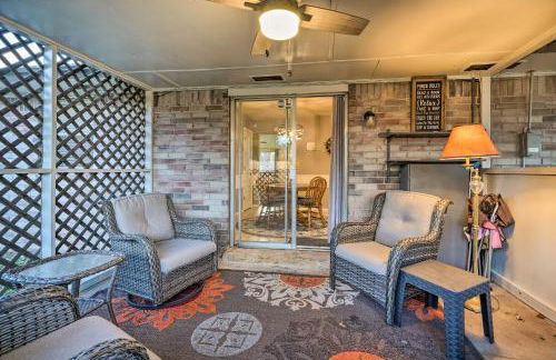 Home with Screened Porch about 10 Miles to Dtwn OKC! - Foto 21