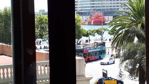 Beautiful Apartment on Las Ramblas with Port views - Photo 3