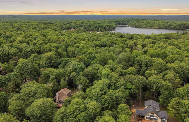 Bear Paw Lodge by Avantstay Hot Tub, Deck, & Fire Pit - Foto 51