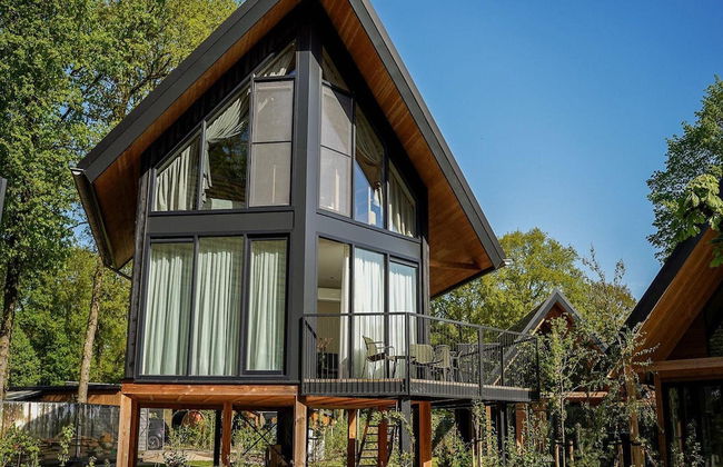 Spacious Holiday Home With Garden - Photo 1