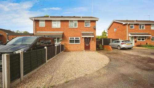 Entire home in Redditch - Photo 2