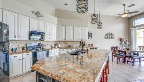 Relax Poolside in Mesa Family Home 12 Mi to Dtwn - Foto 2