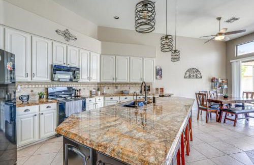 Relax Poolside in Mesa Family Home 12 Mi to Dtwn - Foto 2