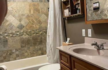 Family Friendly Home Near Trails & Live Music 3 Bedroom - Foto 7