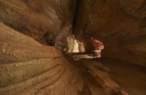 Creekwood Chalet - Hocking Hills with Hot Tub and Near Hiking - Foto 5