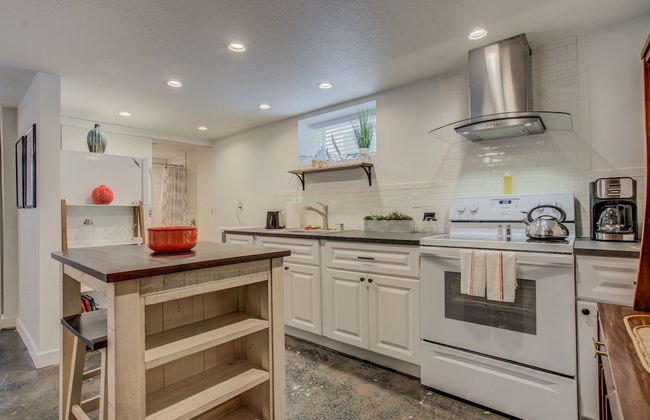 Trendy Urban Neighborhood & Dog-friendly Downtown - Photo 1