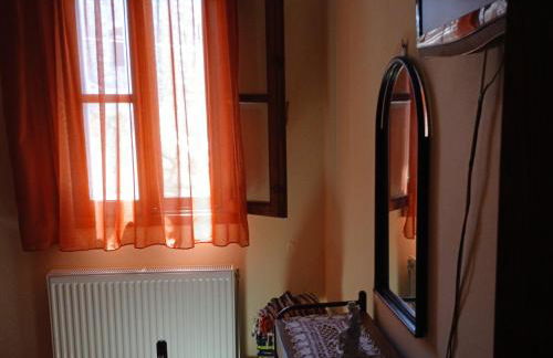 Avgonima Family's Rooms I - Photo 11