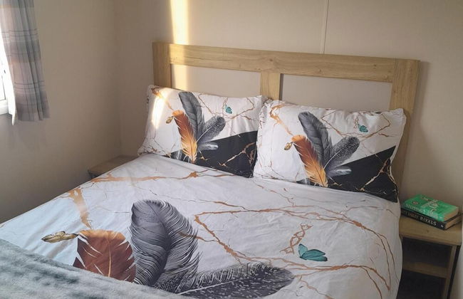 3 Bed-sleeps 6-pets-parking-5 Min to Beach - Photo 2