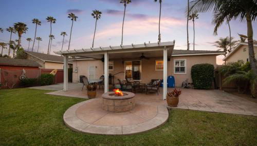 Walk to the Beach Private Backyard and Fire Pit - Foto 5