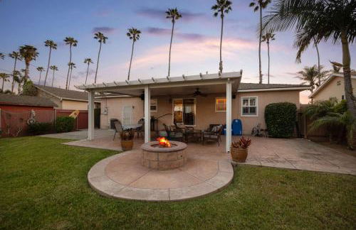 Walk to the Beach Private Backyard and Fire Pit - Foto 5