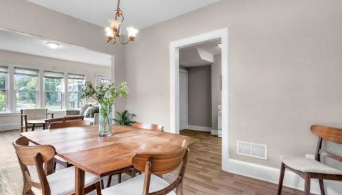 Chic 2BR Duplex Free Parking near Hospitals - Photo 5