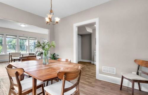 Chic 2BR Duplex Free Parking near Hospitals - Foto 5