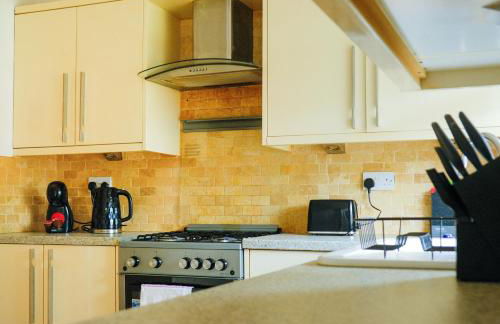 Register House Family or Contractor 4bed with Garden Driveway - Foto 14