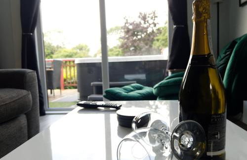 Lodge by the Lake - Lake District - Hot Tub - Foto 9