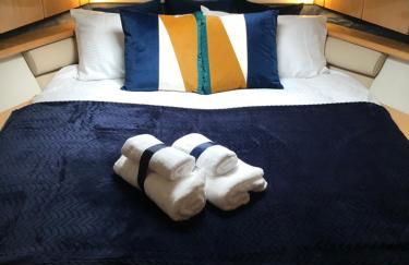 Entire Boat at St Katherine Docks 2 Available select using room options - Photo 19