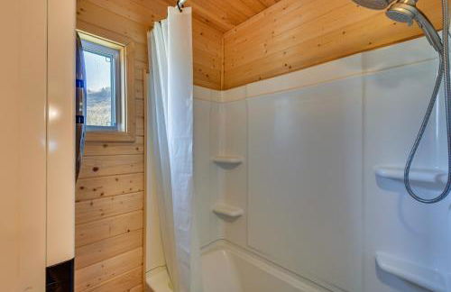 Cozy Dillard Cabin with Mountain Views and Pool Access - Foto 11