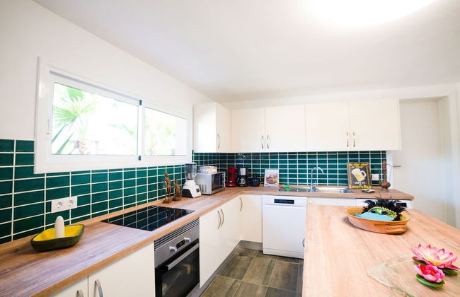 Appealing Holiday Home in La Escalona With Mountain Views - Photo 3