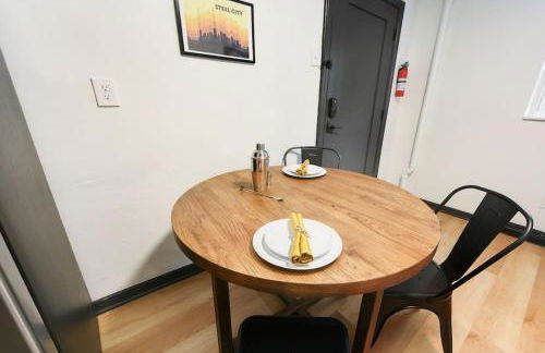 HostWise Stays - Pet Friendly Butler St Apt, Ground Floor with Private Entrance - Foto 16