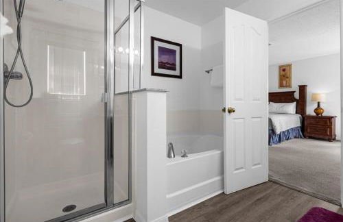 Bluelakeview Luxury Villa with Private Pool & Spa plus Lake Views, BBQ, Games Room - Photo 34