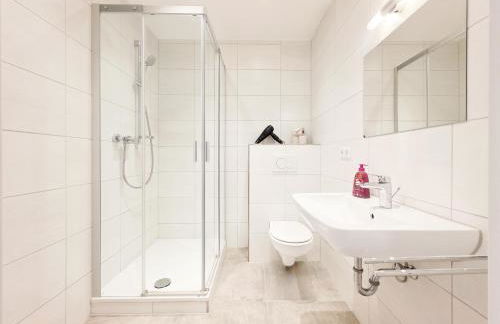 Tolstov Apartments - 3 Room Apartment - Kitchen - Dining Area - 25 min Messe DUS - Photo 11