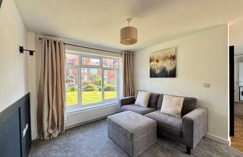 Modern & Spacious Home in Exeter - Smart TV & Xbox - Foto 1