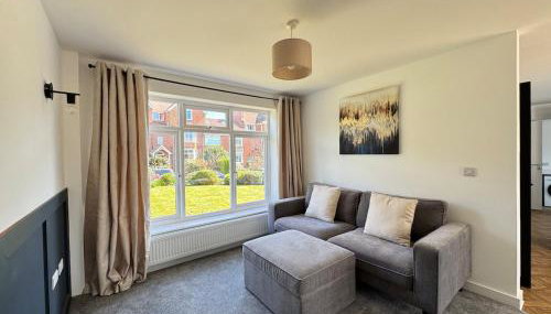 Modern & Spacious Home in Exeter - Smart TV & Xbox - Foto 1