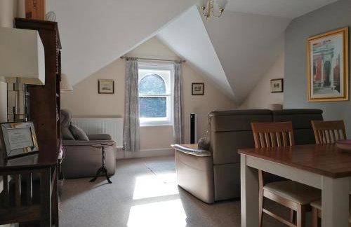 Large 2 bedroom town centre flat with free parking - Foto 21