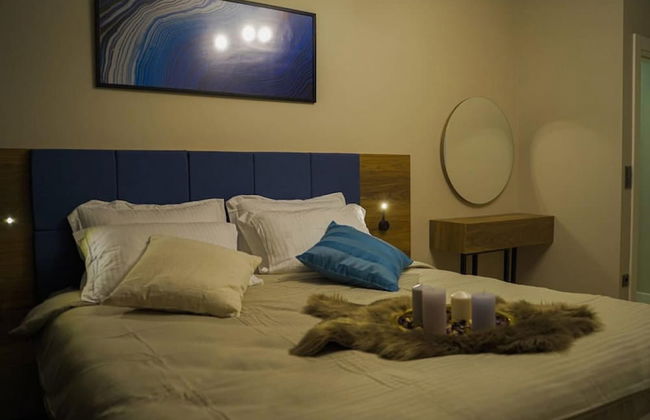 Exclusive Spacious 2 1 Apartment 2 Bathrooms - Core Living - Photo 17