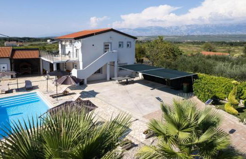 Four-Bedroom Holiday Home In Islam Latinski - Photo 1