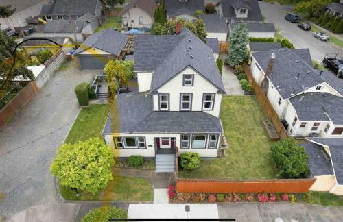 Spacious Retreat with guest house, game room, parking in N Tacoma - Foto 8
