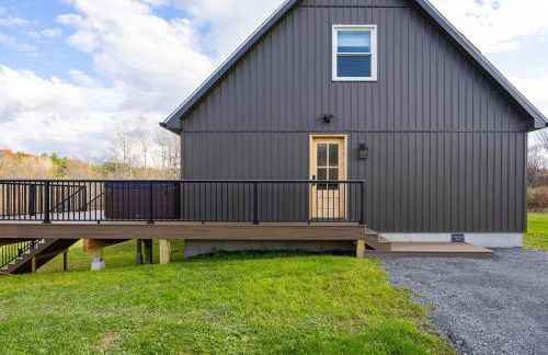 Luxury 4BR in Hudson Valley on a 8 Acre Estate - Hot Tub, Large Firepit, Oversized 38 Ft Deck! - Foto 21